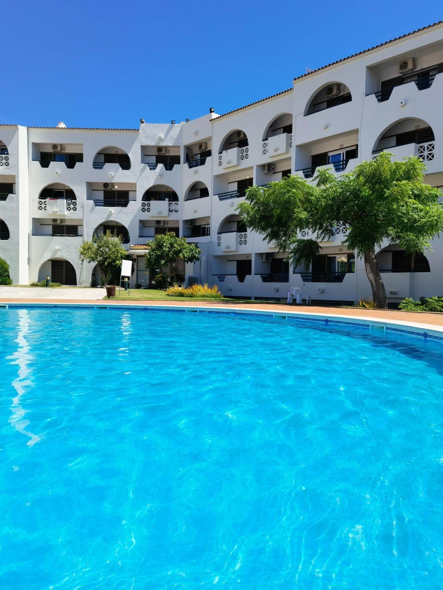 Modern With Balcony And Direct Access To The Pool Appartement *