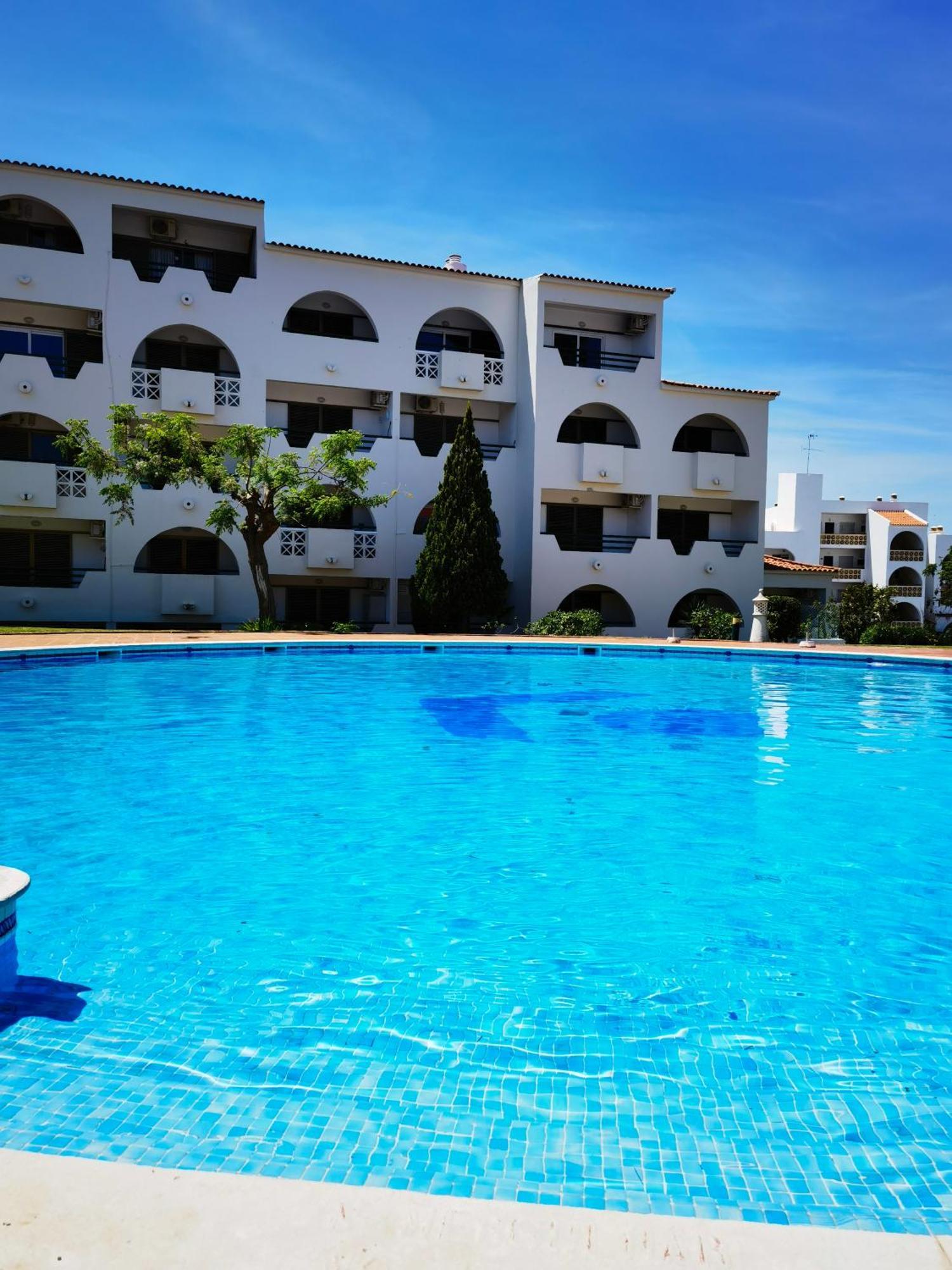 Modern With Balcony And Direct Access To The Pool Appartement *