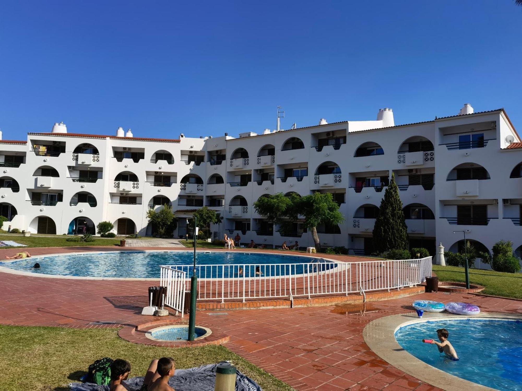 Appartement Modern With Balcony And Direct Access To The Pool *